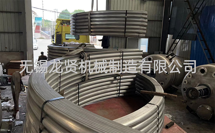封頭上半管碰見接管怎么繞？