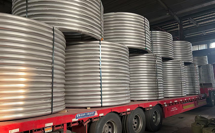 半圓管一種截面呈半圓形的管件！